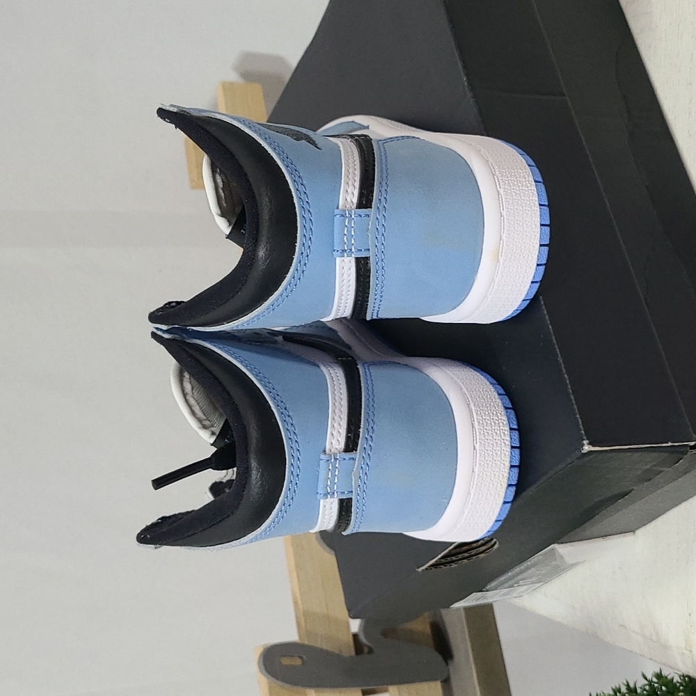 Jordan 1 Retro High Top OG - Picture 5 of 9